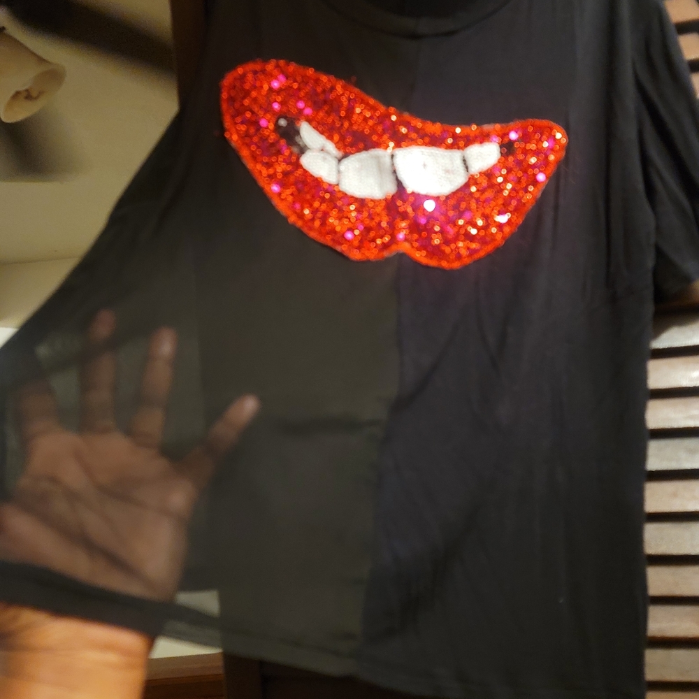 Short sleeve t-shirt.